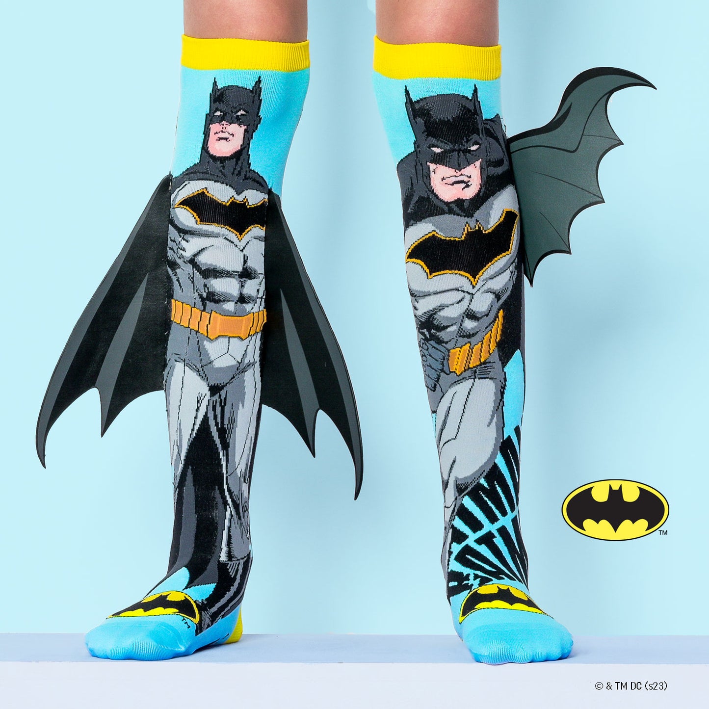 meias infantis batman com design super herói e asas decorativas laterais